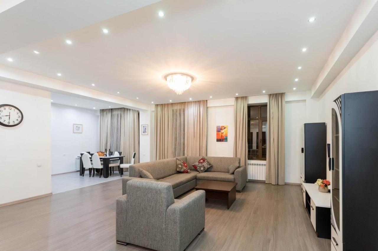 The Grand Apartment L Тбілісі Екстер'єр фото